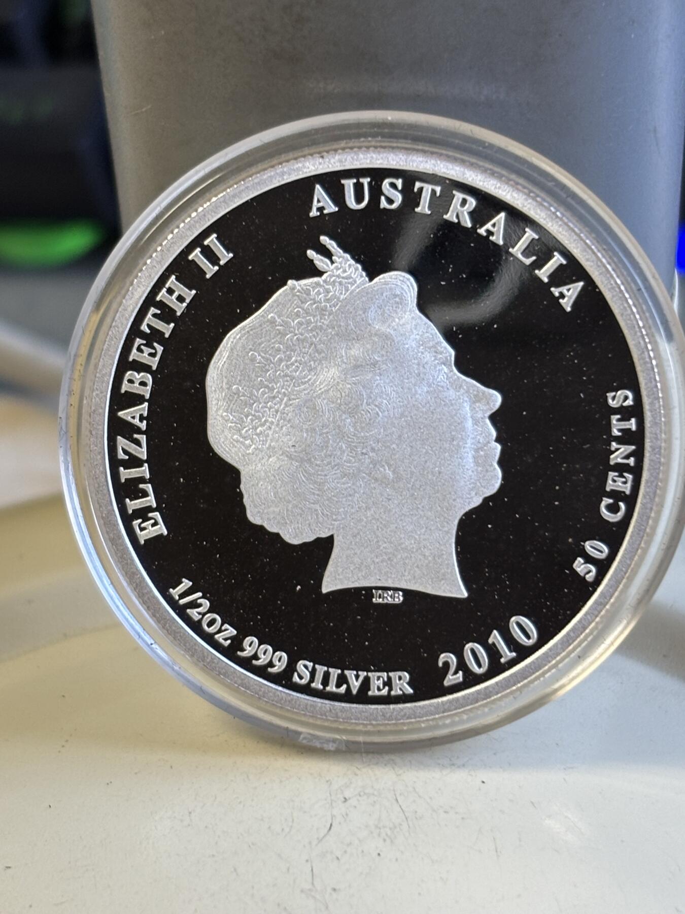 第197期拍卖 澳大利亚2010年海洋动物系列鳗鱼半盎司彩银币，999银，发行10000枚，15.573克