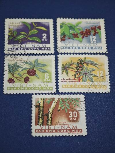 橙子收藏第八期(社会主义国家邮票专场) -  越南民主共和国（北越）1960年代 经济作物系列邮票（5枚）  这是一套以越南本土经济作物为主题的邮票，是北越早期展现农业资源的代表性邮票之一。
