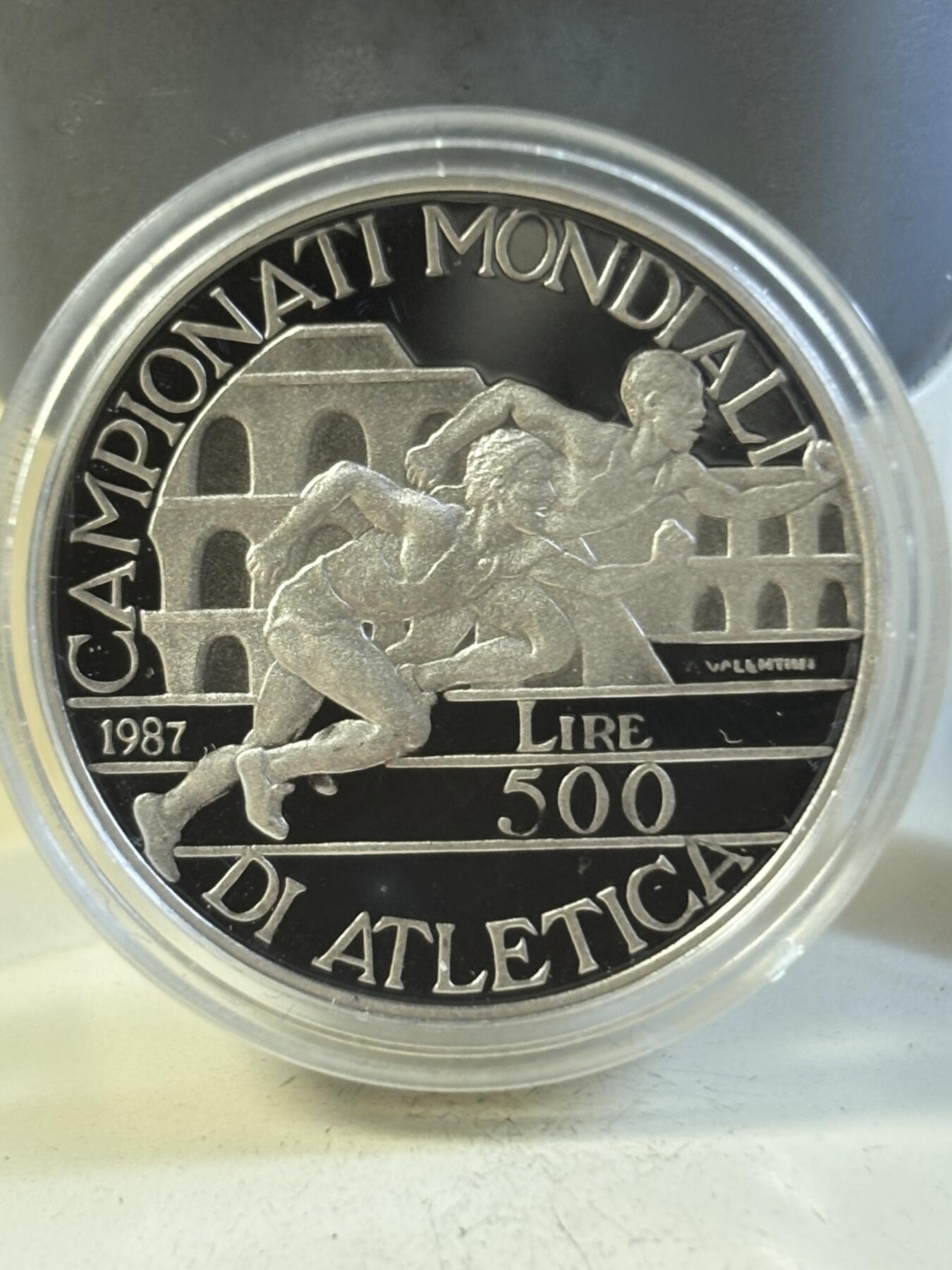 第197期拍卖 意大利1987年世界田径锦标赛罗马站磨砂纪念银币，835银，11克，