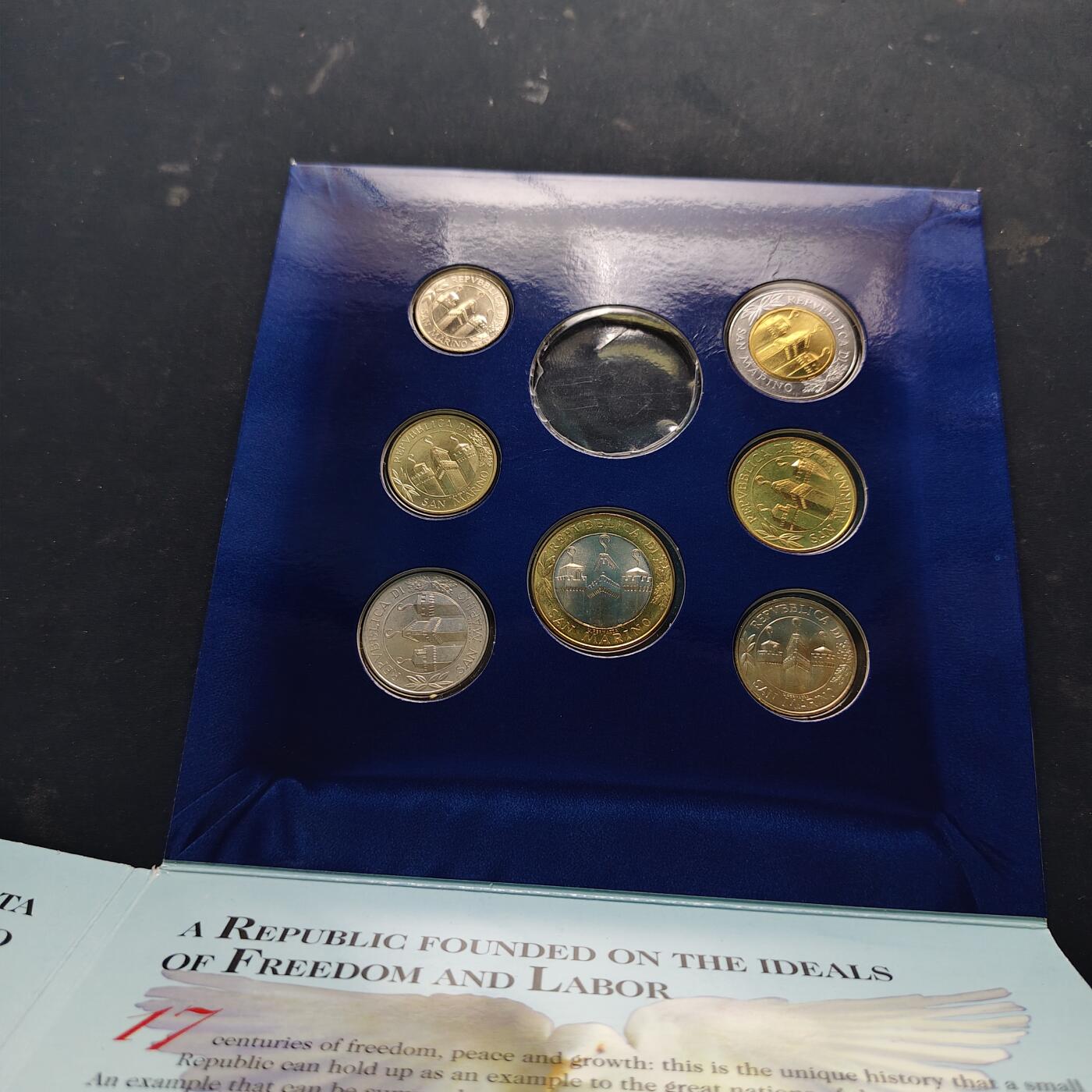 【全场包邮】纯粹捡漏拍521场 意大利+圣马力诺官方封装套币3套一组-意大利1999年10枚套（无银币）+圣马力诺2000年7枚套（无银币）+圣马力诺2001年7枚套币（无银币）