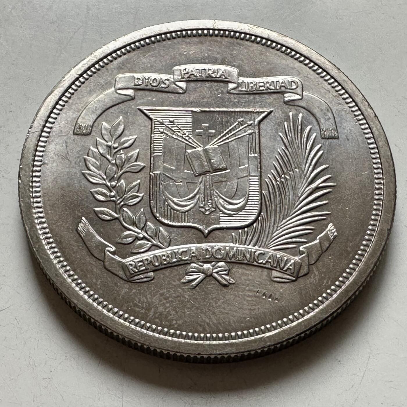 🌹外币初藏🌹🐯2026年第40场   每周二四六晚8️⃣点 世界钱币 多米尼加 1979年 胡安·巴勃罗·杜瓦特 1比索铜镍币 26.7克-38.1毫米 克朗型