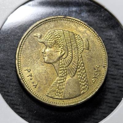 外国优质老铜币纪念币银币专场，周六晚上九点倒数截拍，满百包邮，周日发货,可寄存半年，喜欢朋友微信扫描二维码可直接参拍 - 埃及艳后克娄巴特拉七世50皮阿斯特铜币，是埃及现代流通币，融合古文明意象与当代货币体系。