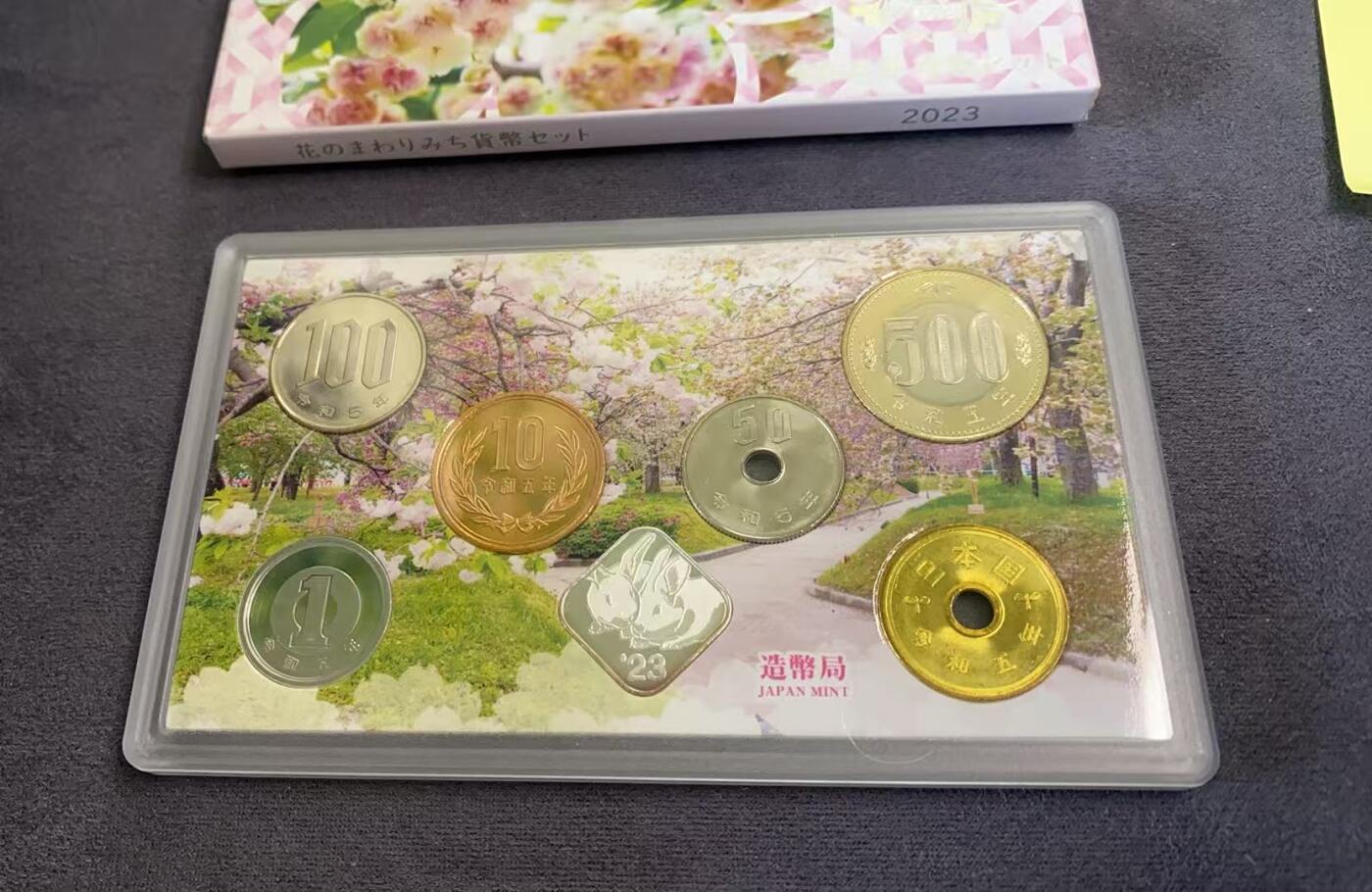 日日生财—方圆世界（全场包邮）第三场 日本2023年（令和5年）发行的八重樱主题纪念币套装 含有4.3克银章