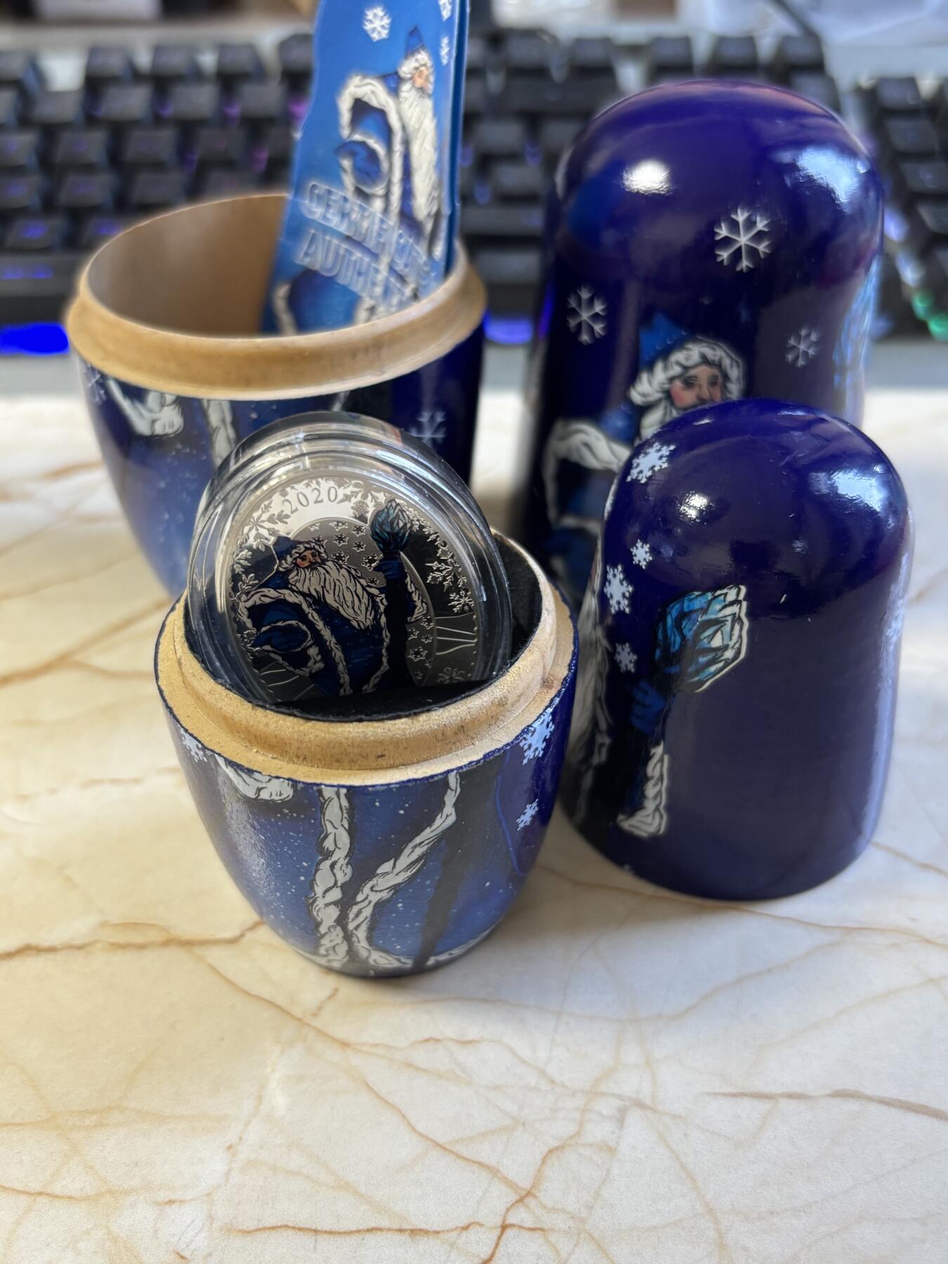 第197期拍卖 所罗门2020年俄罗斯套娃圣诞老人椭圆彩色纪念银币，999银，发行5000枚