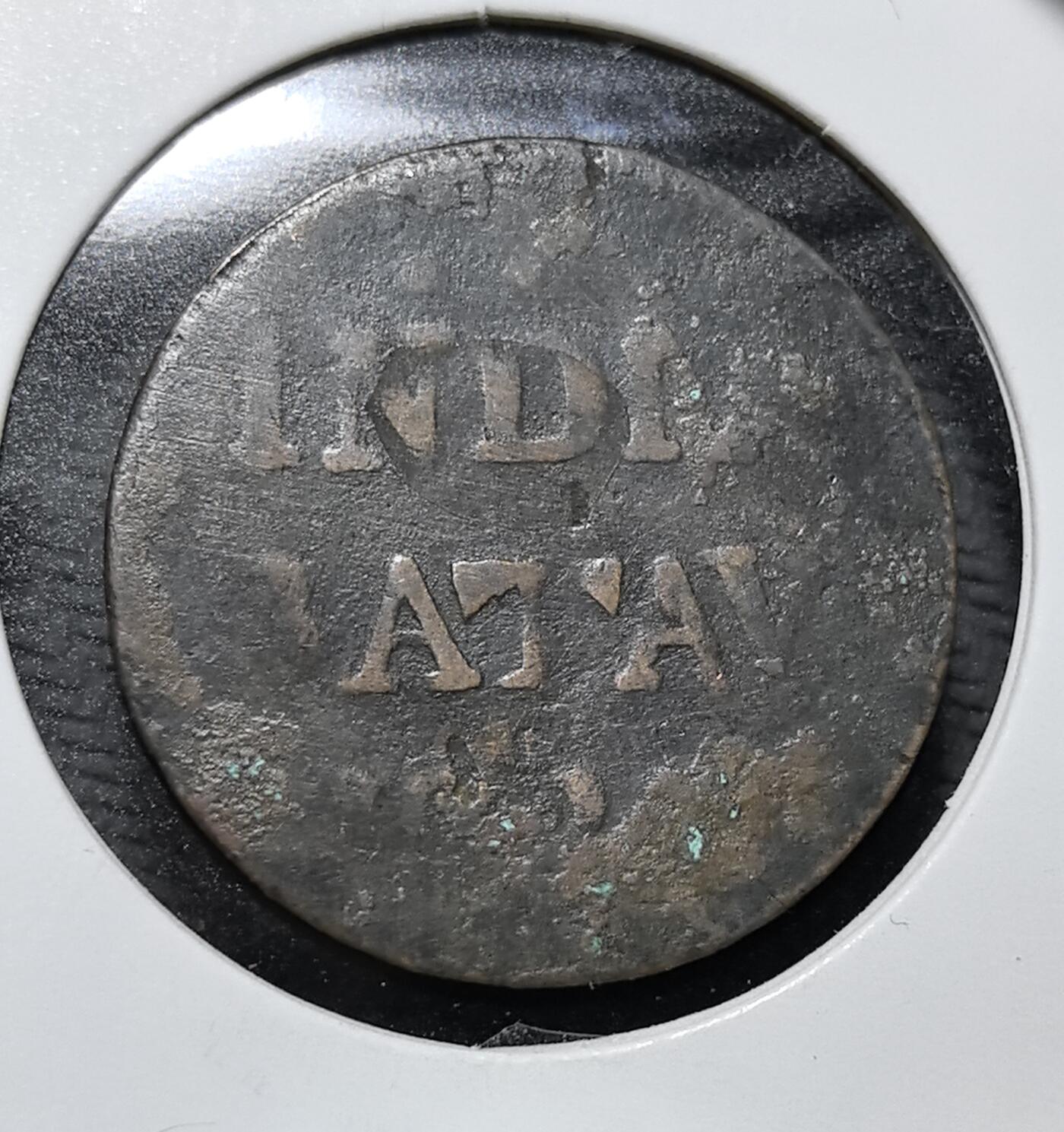 外国优质老铜币纪念币银币专场，周六晚上九点倒数截拍，满百包邮，周日发货,可寄存半年，喜欢朋友微信扫描二维码可直接参拍 荷兰东印度公司巴达维亚1821-1826年1/2S老铜币铜币。正面为带冠狮子盾徽，背面铸 “INDIÆ BATAVIÆ”，属荷属东印度（今印尼）殖民时期小额流通币，见证 17-19 世纪荷兰东南亚贸易与殖民史。