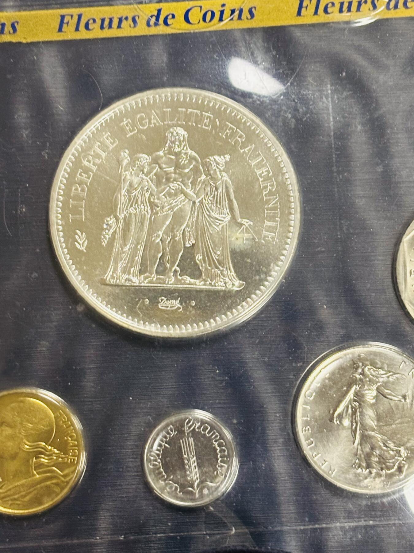 文馨钱币收藏第 299 场，长期接代拍业务 全新法国 1979 年 1 分-50 法郎 10 枚套册，50 法郎大银币 30 克 900 银，收藏一步到位