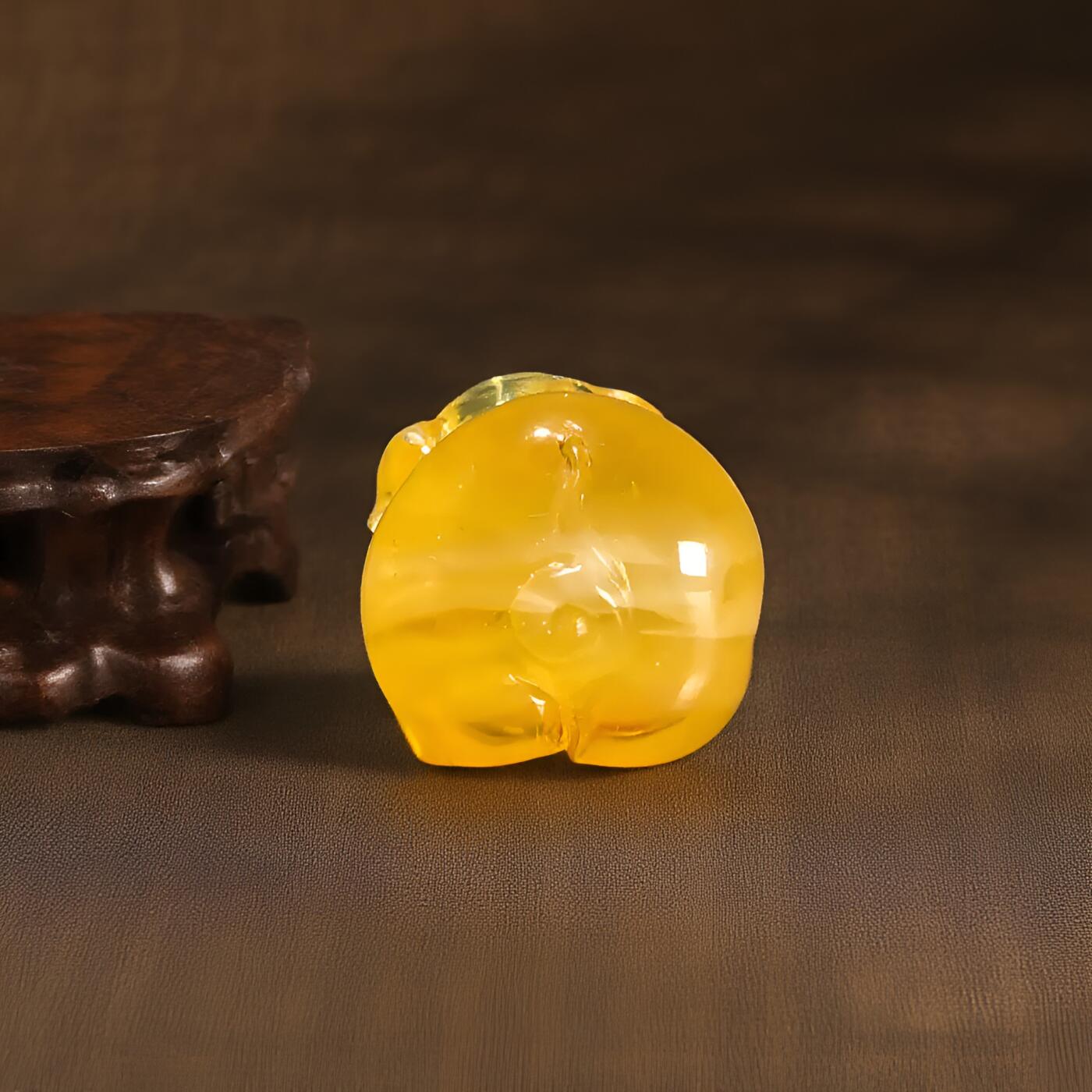 碧月说宝 君子怀瑾·当代和田玉清风专场(八) 福气满满蜜蜡小福猪吊坠