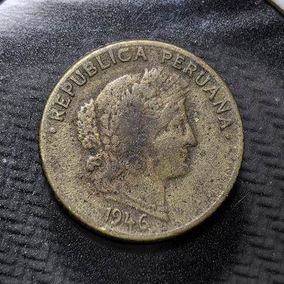 外国优质老铜币纪念币银币专场，周六晚上九点倒数截拍，满百包邮，周日发货,可寄存半年，喜欢朋友微信扫描二维码可直接参拍 - 秘鲁1946年5 分铜币，正面为自由女神头像，背面是面值与月桂枝叶，是秘鲁战后独立流通币，见证拉美共和国货币体系与民族独立精神。