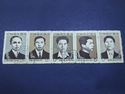 橙子收藏第八期(社会主义国家邮票专场) - 越南民主共和国（北越）1965年 越南共产党早期领导人纪念邮票（5连票） 黄文树-陈富-阮文渠-吴嘉嗣-黎鸿峰1965年正值越南抗美战争关键时期，北越通过发行这套邮票，纪念越南共产党早期革命先烈，强化革命历史叙事，激发民众的民族主义与革命斗志。