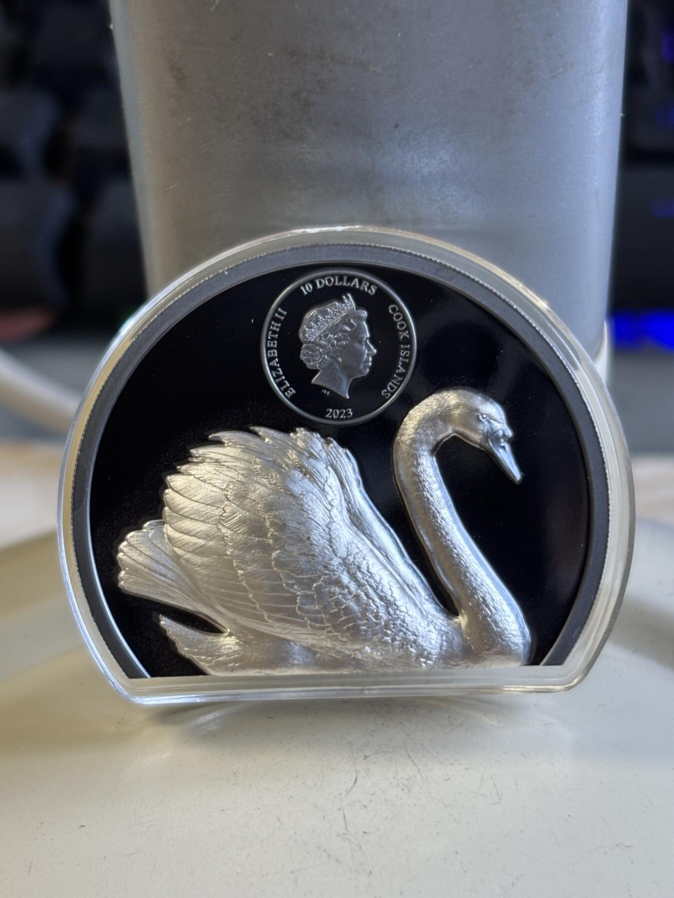 第197期拍卖 库克2023年自然平衡系列黑白天鹅2盎司异形银币，999银，发行2500枚