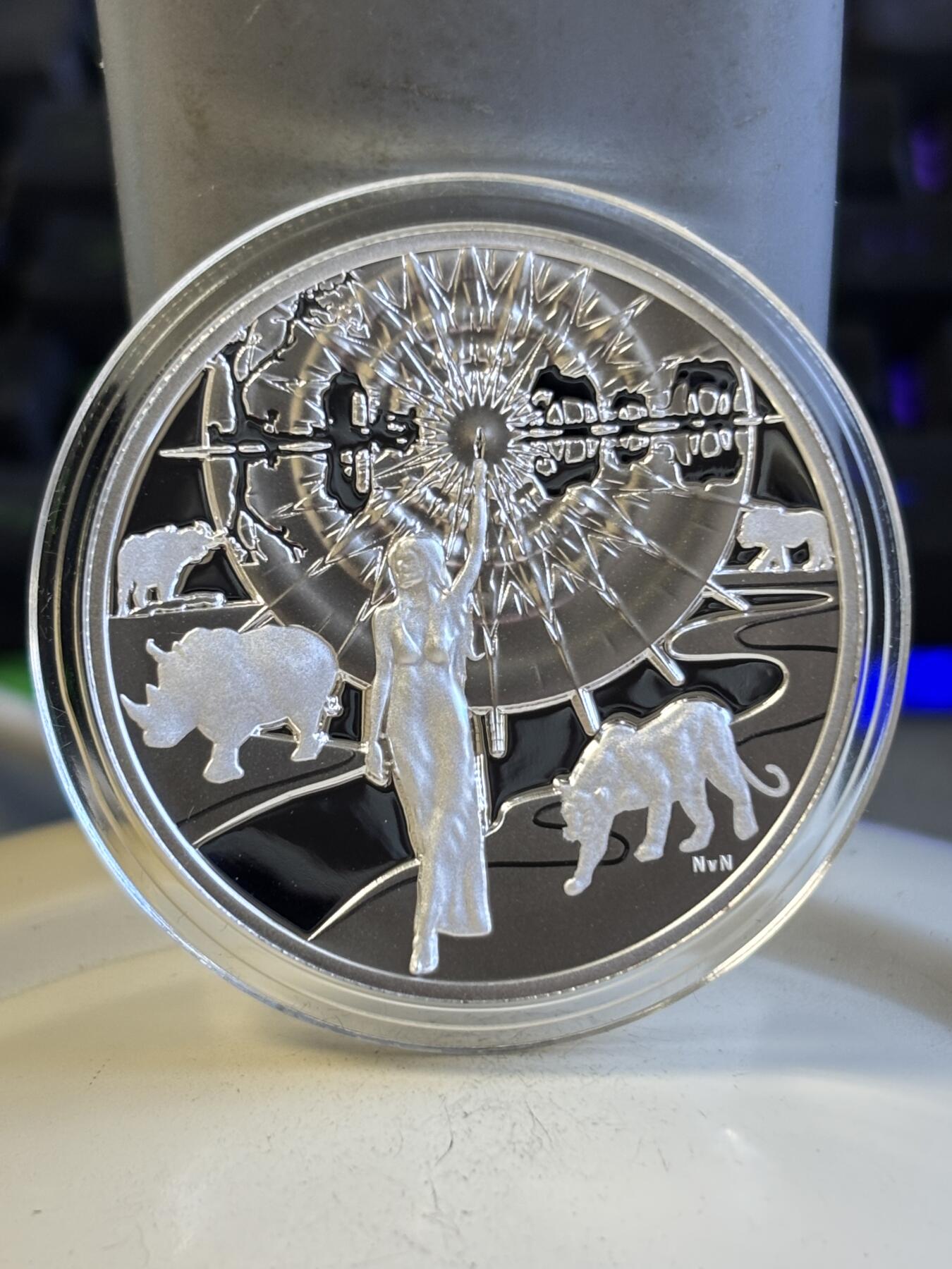 第197期拍卖 萨摩亚2024年自由之光飞鹰1盎司反精制高浮雕纪念银币，999银，发行5000枚银价584