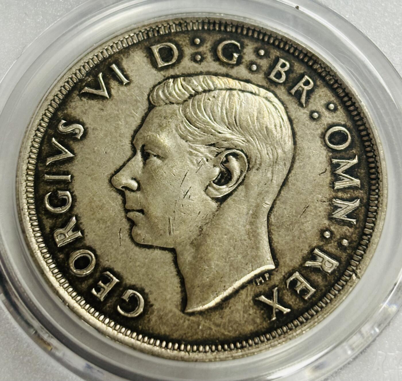 文馨钱币收藏第 299 场，长期接代拍业务 1937 年英国乔治六世 1 克朗大银币 倒闭公司评级 AU58 分，评级币真假不退不换，需要原图私信后台