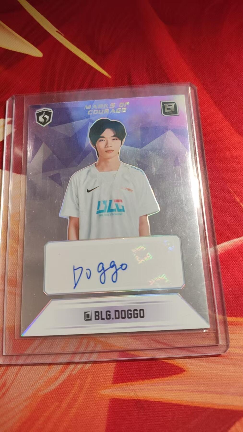 寸草不生 马年 第二期 2022 Buffun 不凡玩品 LPL 英雄联盟  BLG. Doggo 17/50编 签字 贴签 Marks Of Courage