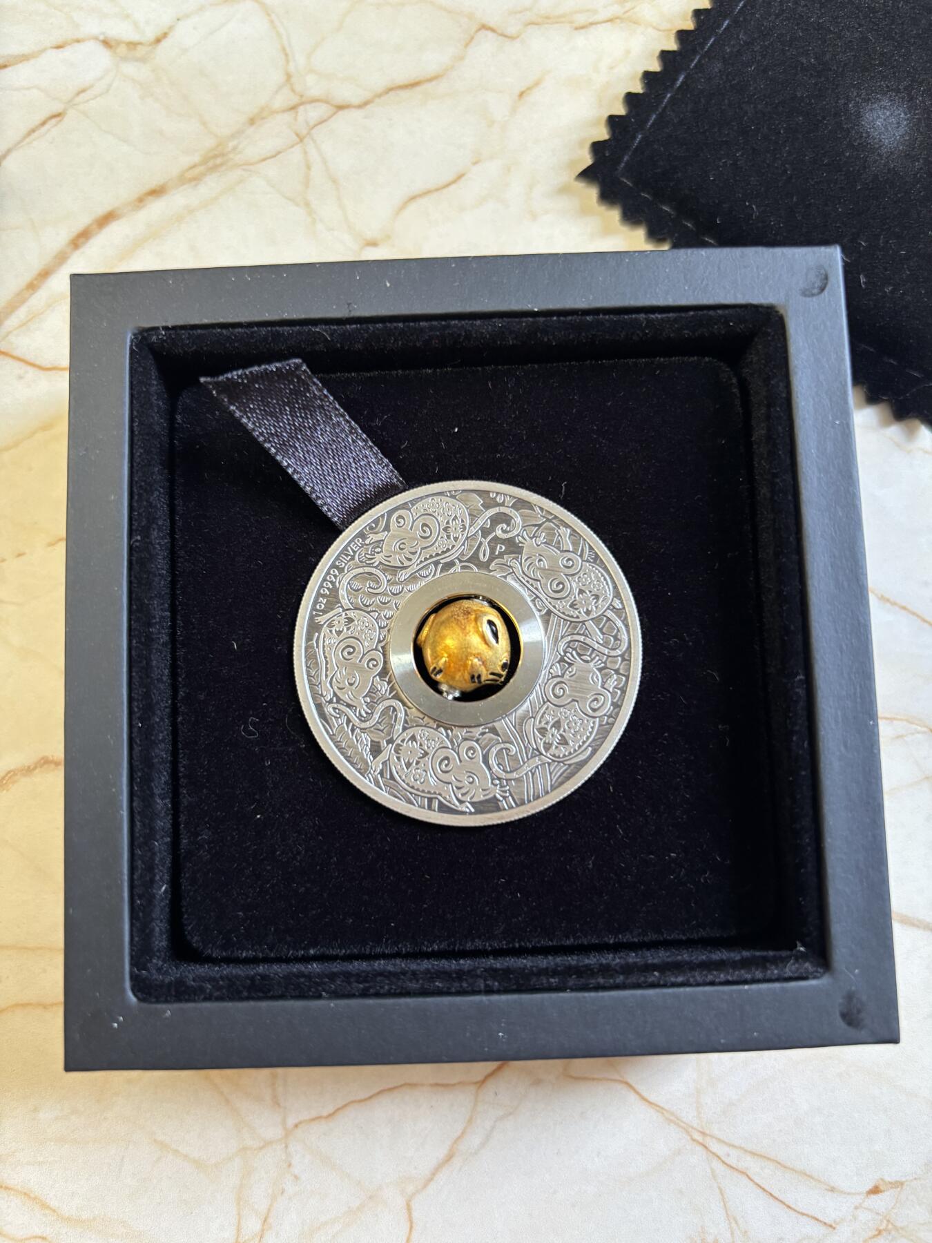 第197期拍卖 图瓦卢2020年旋转中国生肖鼠1盎司仿古纪念银币，999银，发行3000枚