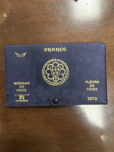 文馨钱币收藏第 299 场，长期接代拍业务 - 全新法国 1979 年 1 分-50 法郎 10 枚套册，50 法郎大银币 30 克 900 银，收藏一步到位