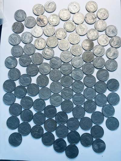 文馨钱币收藏第 299 场，长期接代拍业务 - 好品带光，原光，流通好品泰国老版 5 泰铢 100 枚，折合人民币 106 元