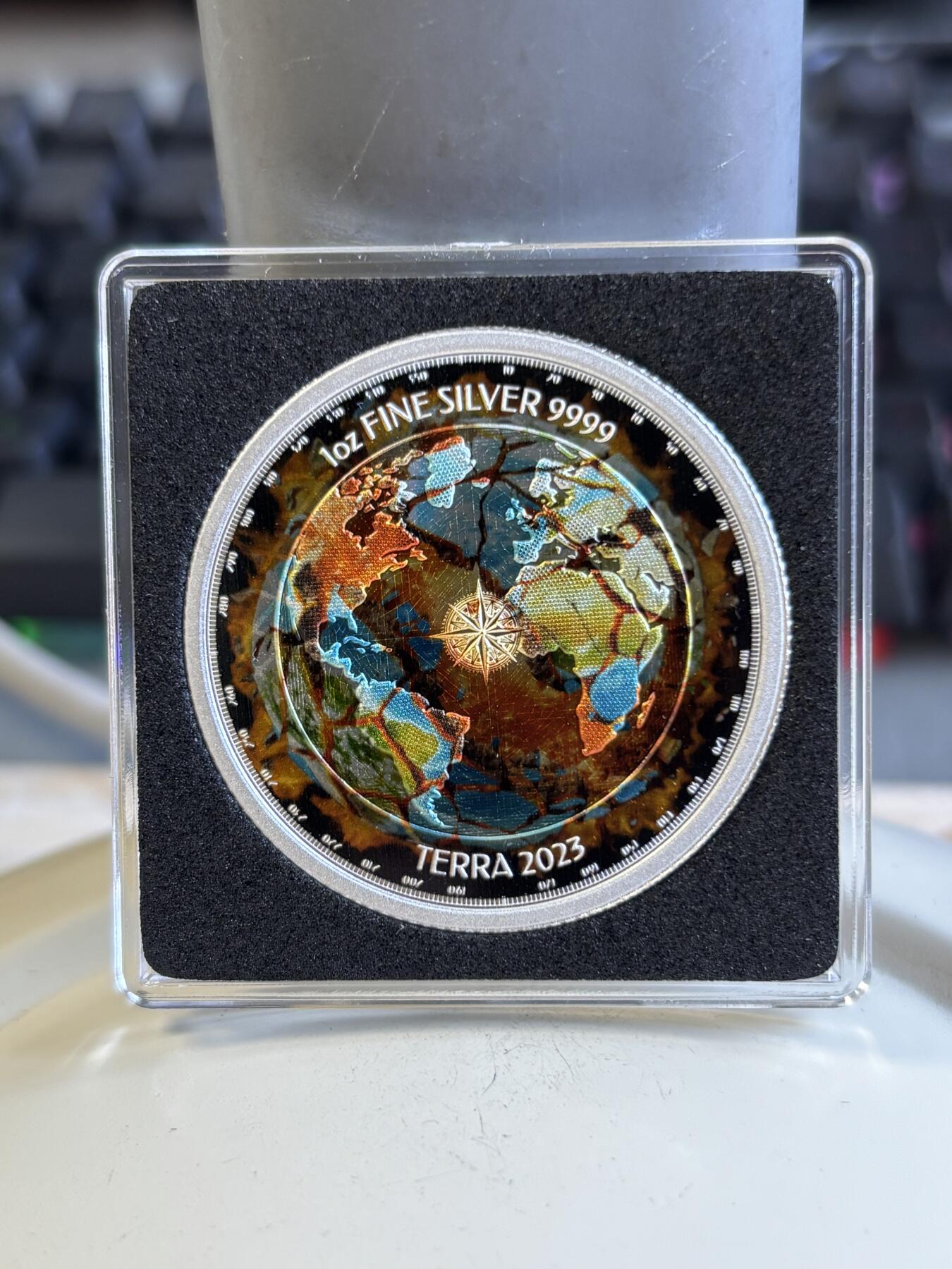 第197期拍卖 纽埃2023年全球变暖燃烧地球系列3彩色1盎司纪念银币，999银，发行100枚，银价584