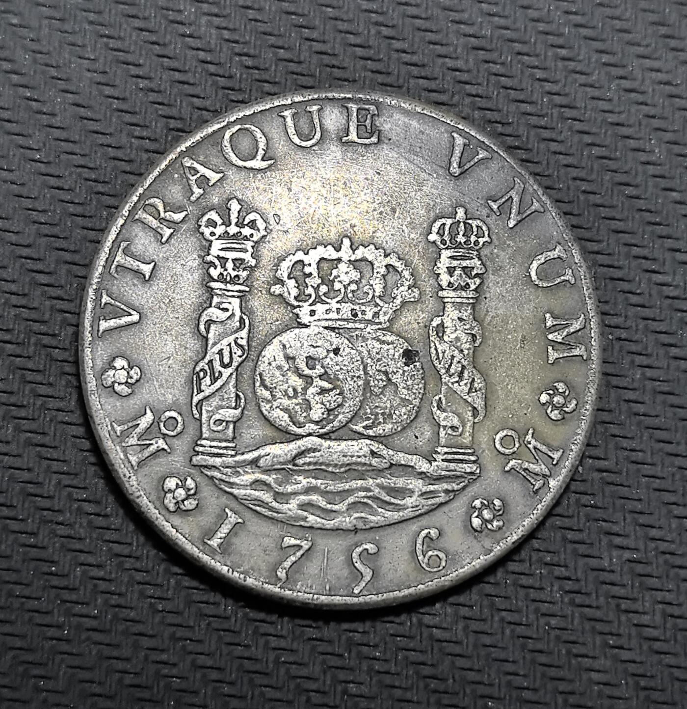 外国优质老铜币纪念币银币专场，周六晚上九点倒数截拍，满百包邮，周日发货,可寄存半年，喜欢朋友微信扫描二维码可直接参拍 摆摊利器西班牙斐迪南六世1756 年 8 里亚尔双柱币，不保真