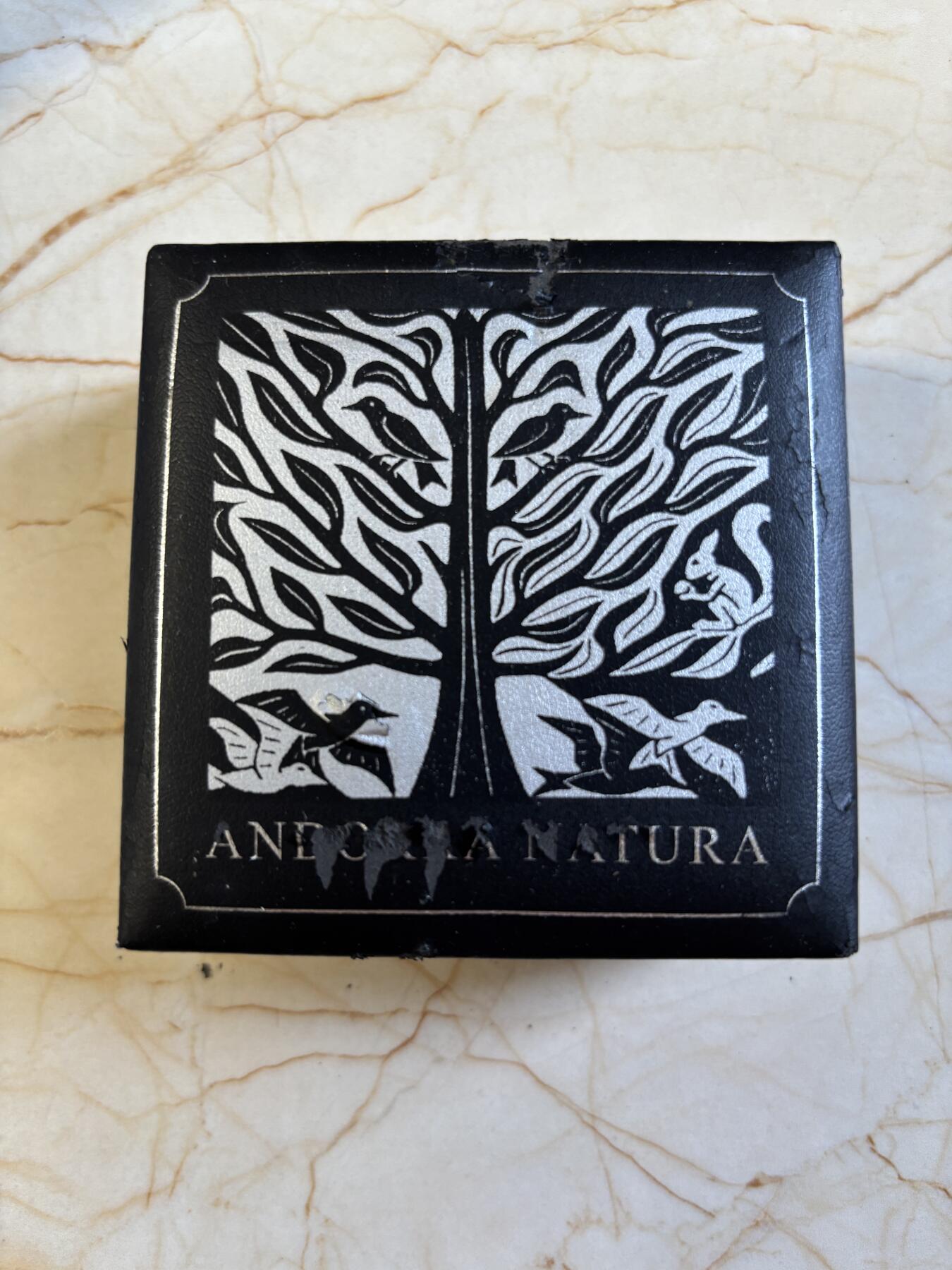 第197期拍卖 安道尔2013年自然宝藏系列红尾松鼠地图彩银币，1盎司999银，发行量3000枚，盒子脱皮，银价584