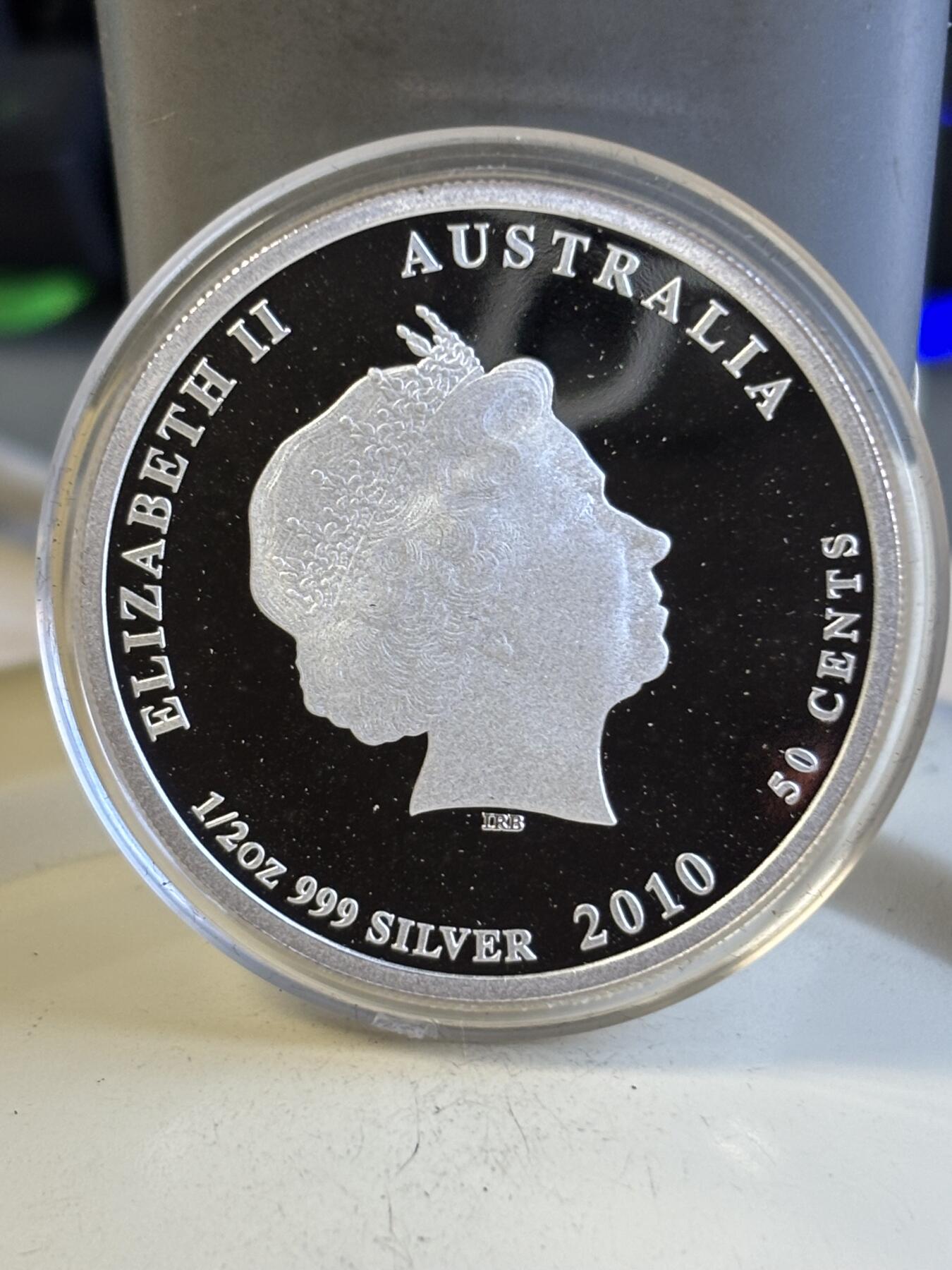 第197期拍卖 澳大利亚2010年海洋动物系列鳗鱼半盎司彩银币，999银，发行10000枚，15.573克