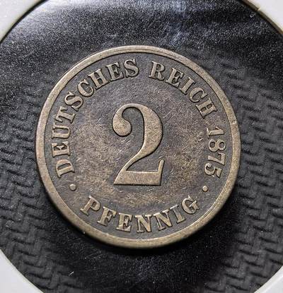 外国优质老铜币纪念币银币专场，周六晚上九点倒数截拍，满百包邮，周日发货,可寄存半年，喜欢朋友微信扫描二维码可直接参拍 - 德意志帝国1875年2 芬尼B版。正面印有帝国徽章与面值，是德意志帝国统一后初期的流通辅币，见证了德国近代货币体系的确立与历史变迁。