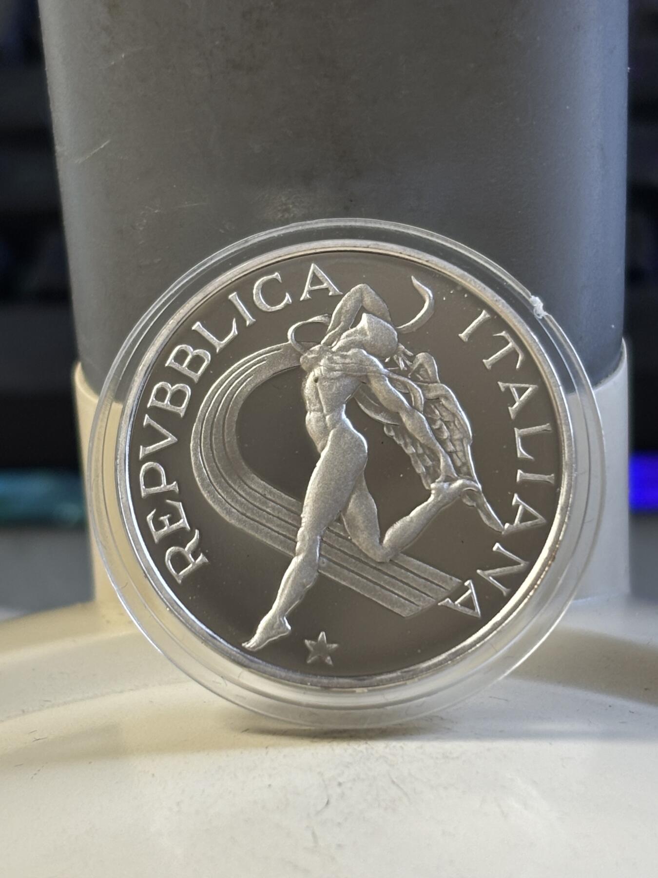 第197期拍卖 意大利1987年世界田径锦标赛罗马站磨砂纪念银币，835银，11克，