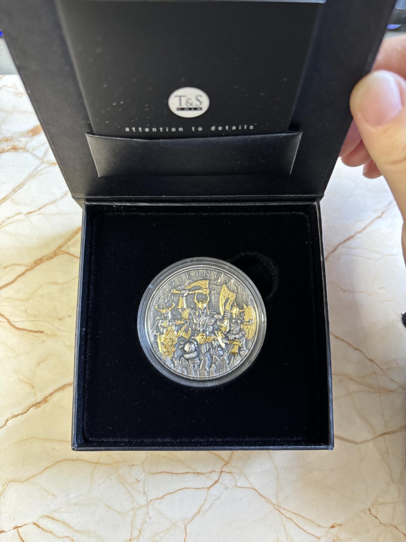 第197期拍卖 纽埃2024年维京人2盎司高浮雕仿古镀金纪念银币，999银，发行500枚