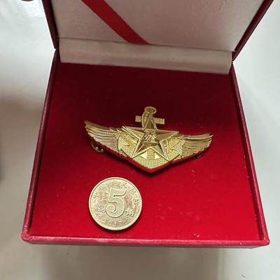 🌹外币初藏🌹🐯2026年第41场   每周二四六晚8️⃣点 世界钱币 中国人民解放军 海军航空兵纪念证章 原盒 镀金 部队监制