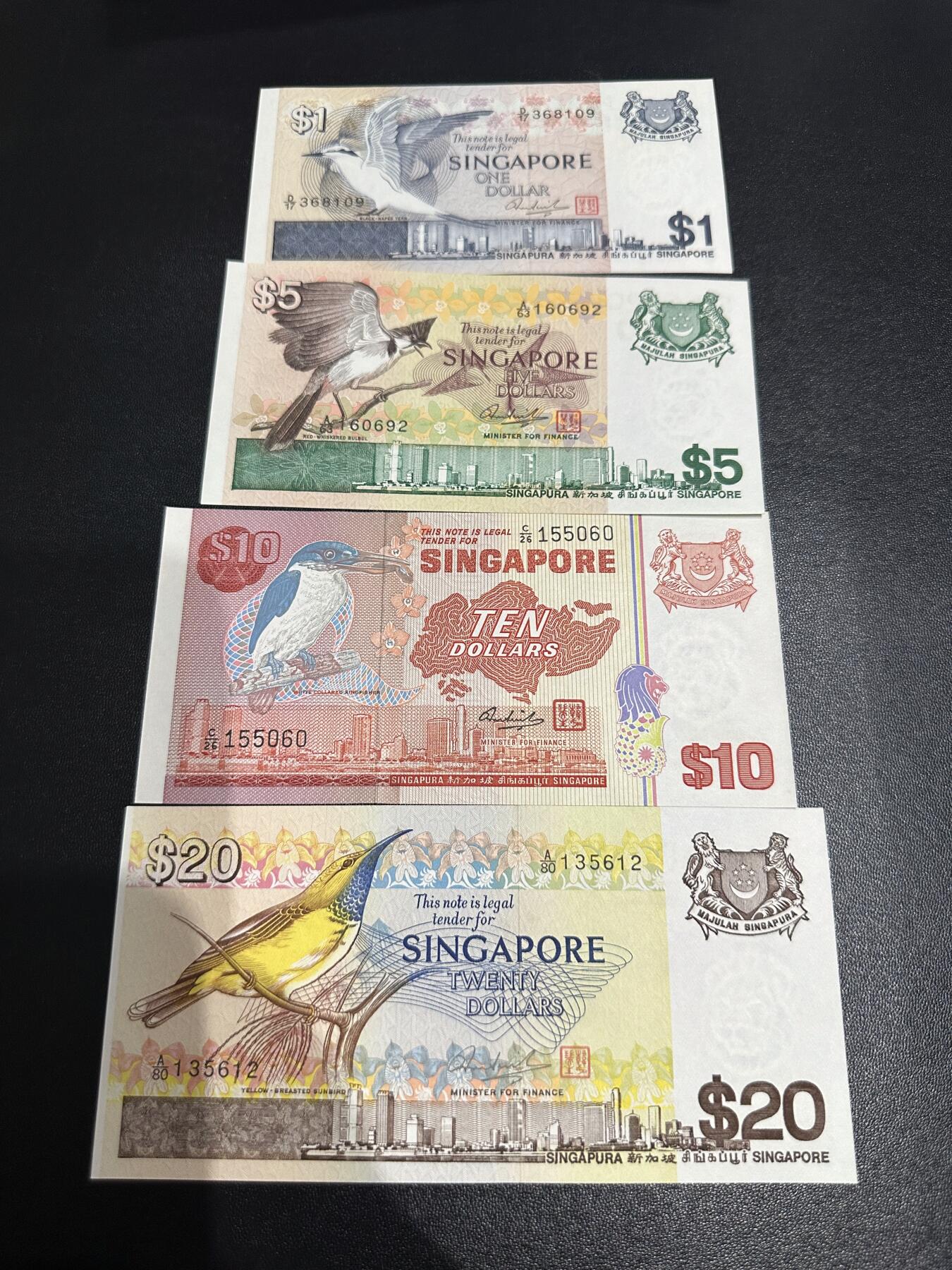 《外钞收藏家》第六百二十六期（精品场）（长期征集拍品、欢迎藏友们联系合作） 新加坡鸟版1/5/10/20元4张小套（UNC品相不多见了，除了1其他全程无47） 	UNC 有轻微潮