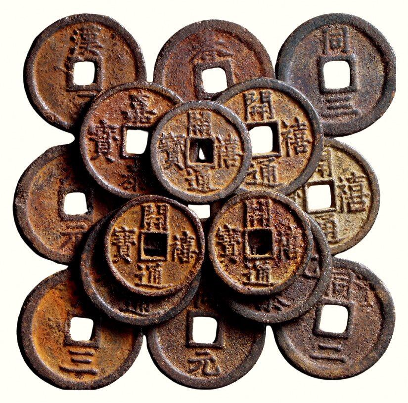 中贸圣佳2026四季・迎春拍卖会 六盈堂藏泉 钱币 证章 卡牌专场 “嘉泰通宝”、“嘉泰元宝”、“开禧通宝”（小平及折二）江北铁钱一组十六枚 尺寸不一
