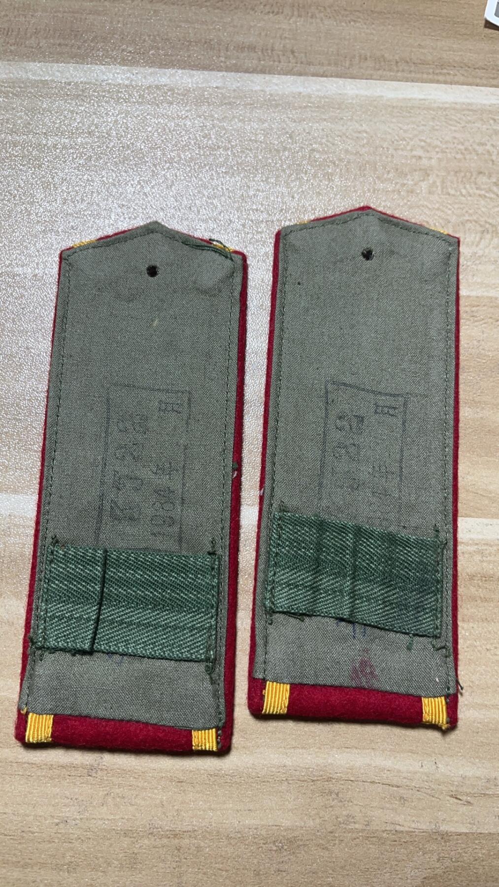 八十年代两团一队老徽章一对