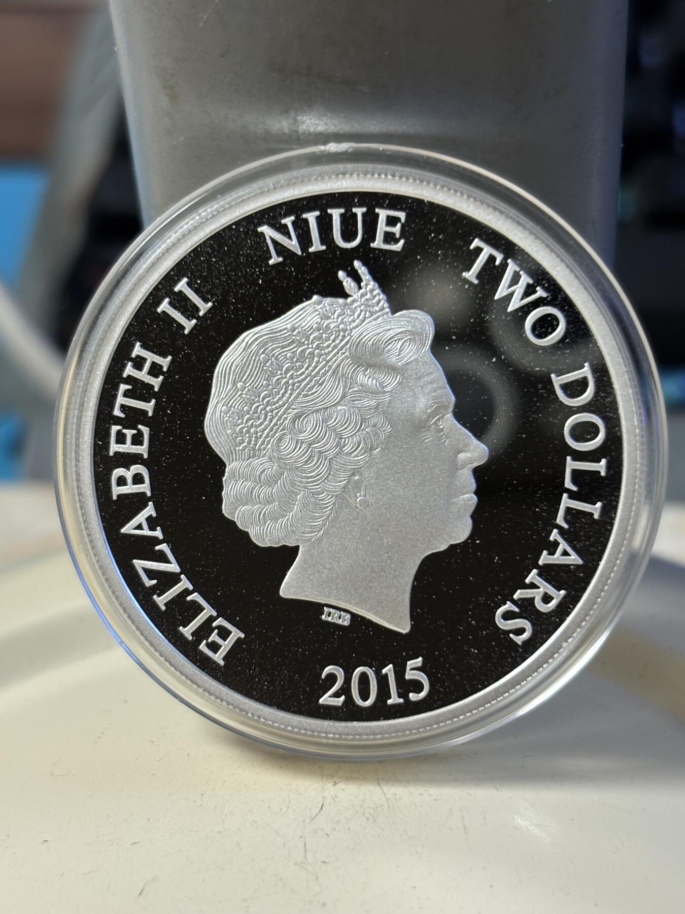 第197期拍卖 纽埃2015年迪士尼系列首枚灰姑娘公主彩色1盎司纪念银币，999银，发行10000枚