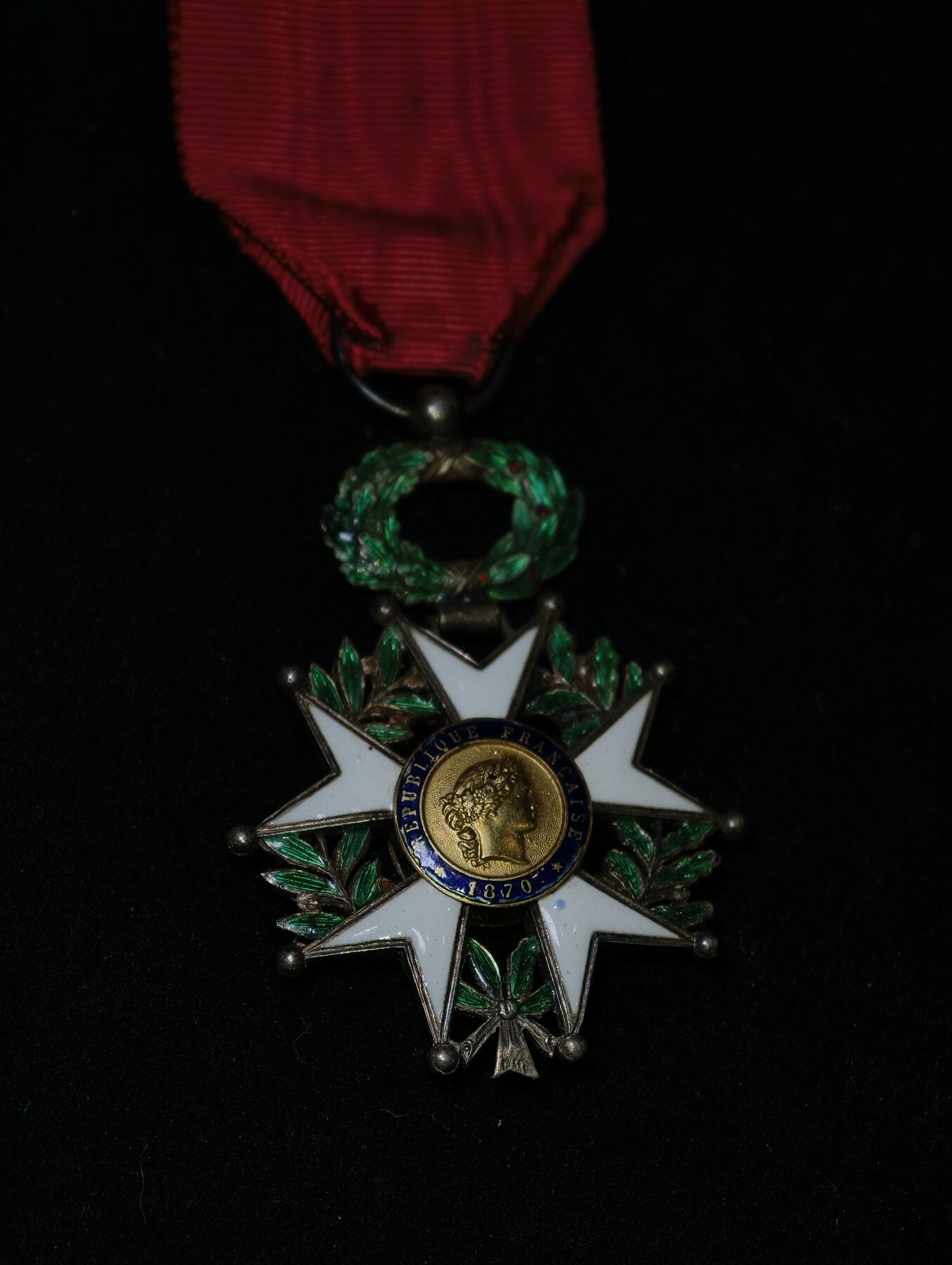 凯旋世界勋赏（第23期）（欢迎送拍）（对拍品有疑问请询问客服，不接受到手刀，出价默认拍品品相。请认真阅读拍卖规则！出价默认已认可！）（收到货请录制开箱视频，无视频概不处理问题。） 法国三共珠宝商版本荣誉军团勋章银制23.9g