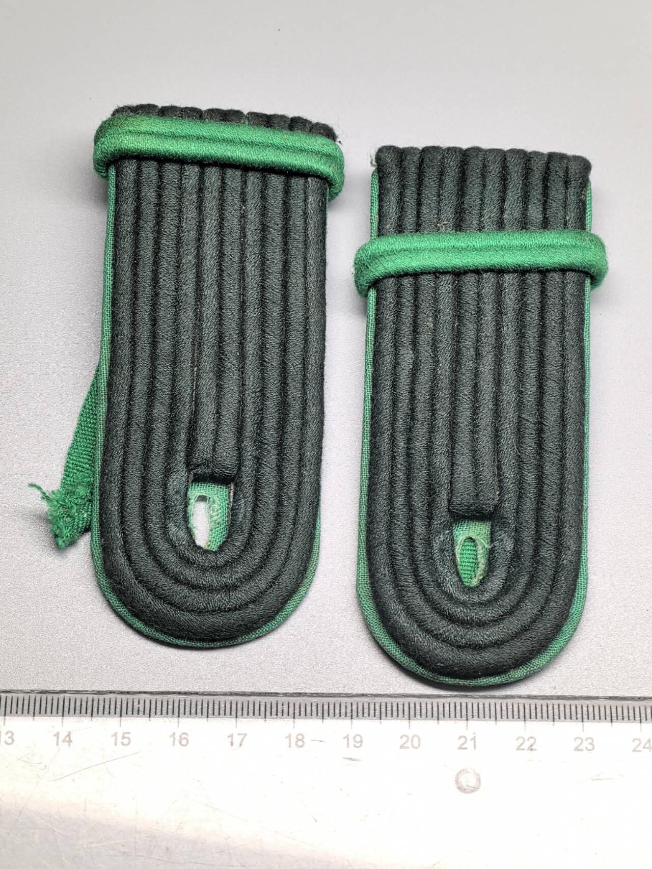 小驴勋章奖章收藏4月11日周六晚六点拍卖（珍爱和平，收藏战争，铭记历史，勿忘国耻，忠党爱国。有偿代拍，送拍规则在简介最后，参拍须阅读规则后再参拍，关系到运费包装发货时效真假辨别等关键信息，拍卖时不再发原图，看大图店主微信码在拍卖店铺介绍里）