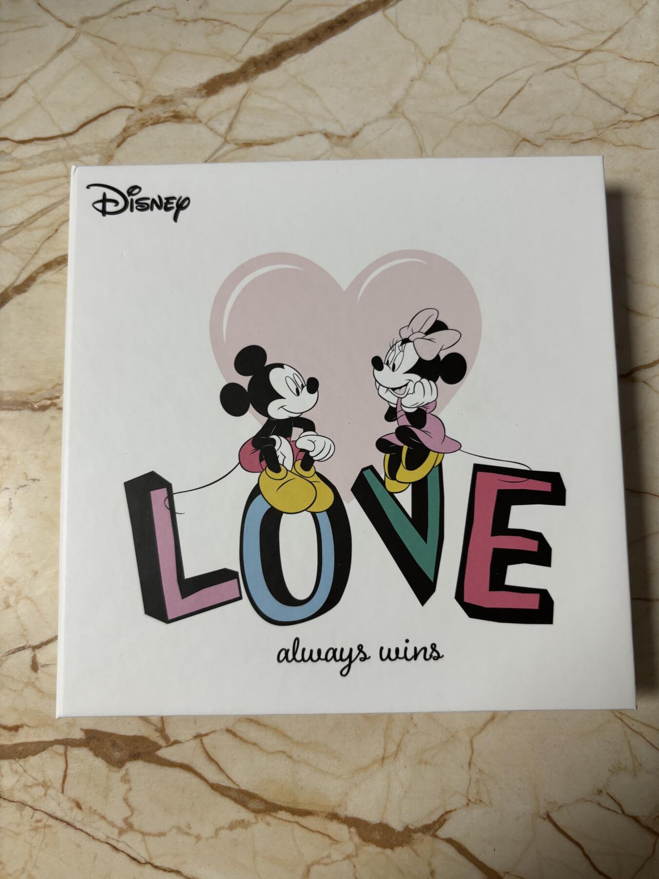 第197期拍卖 纽埃2023年迪斯尼爱情系列米奇和米妮心形彩色1盎司纪念银币，999银。发行3000枚