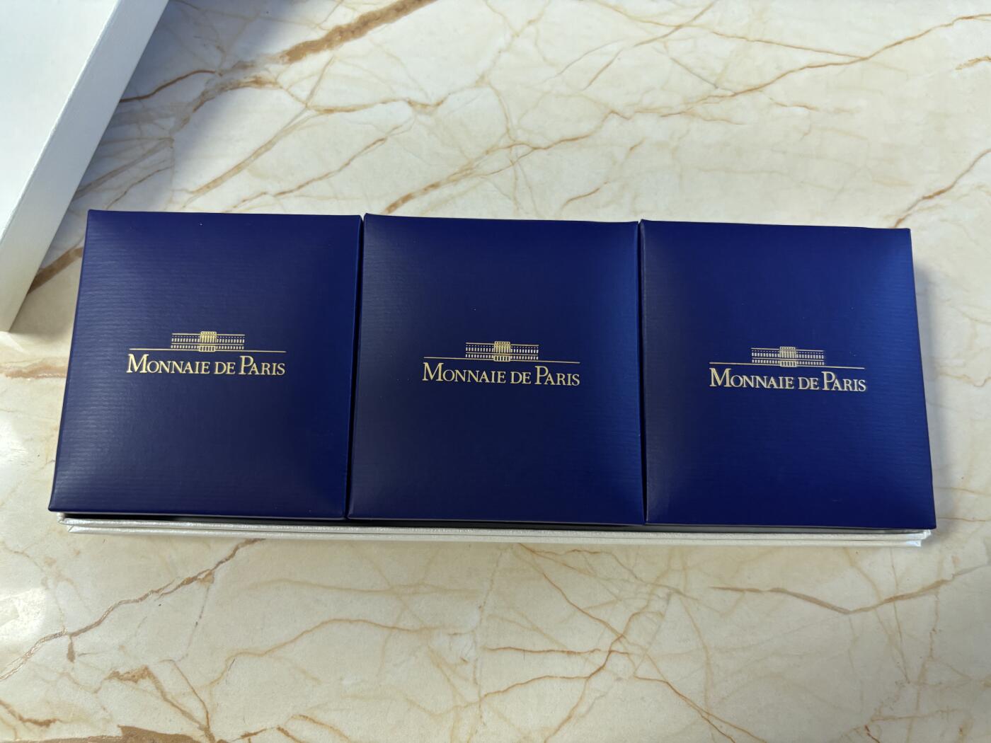 第197期拍卖 法国2011年纪念银币3枚套，900银，22.2克*3，发行10000枚