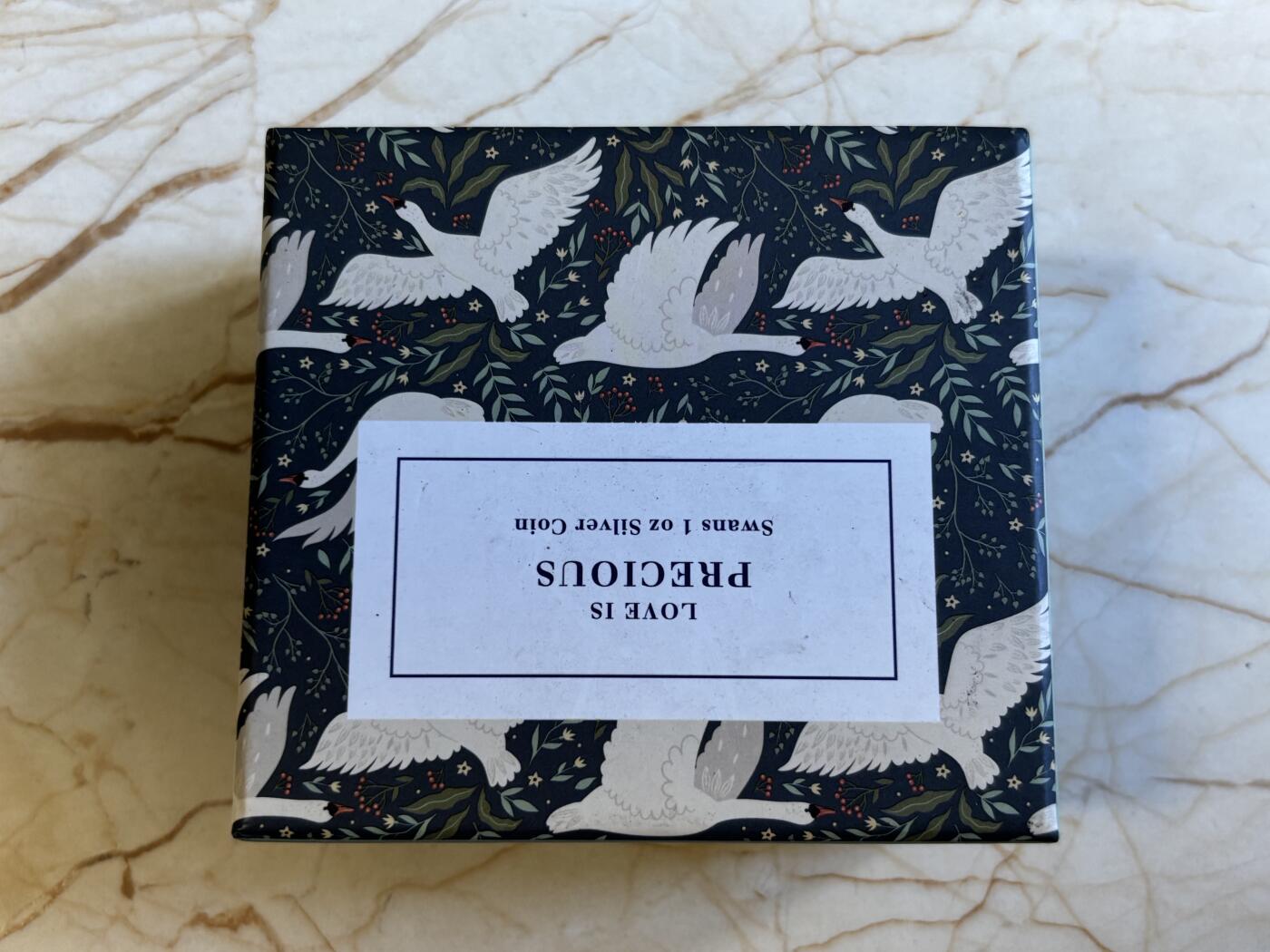 第197期拍卖 纽埃2023年珍贵的爱情系列天鹅镶嵌水晶彩色银币，999银，发行3000枚