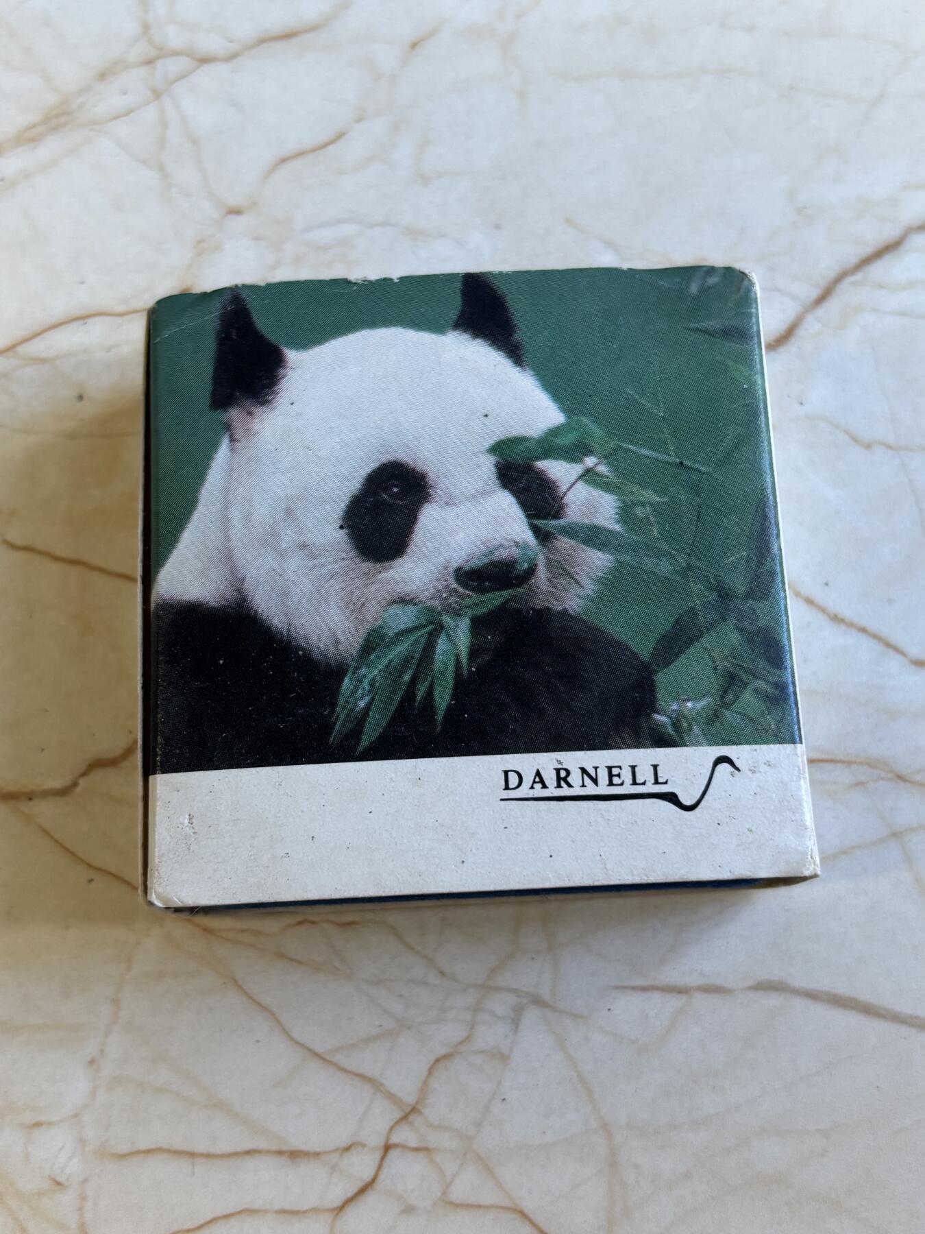 第197期拍卖 加拿大1995年世界自然基金会1盎司纪念银币带盒证书，9999银，有氧化，银价584