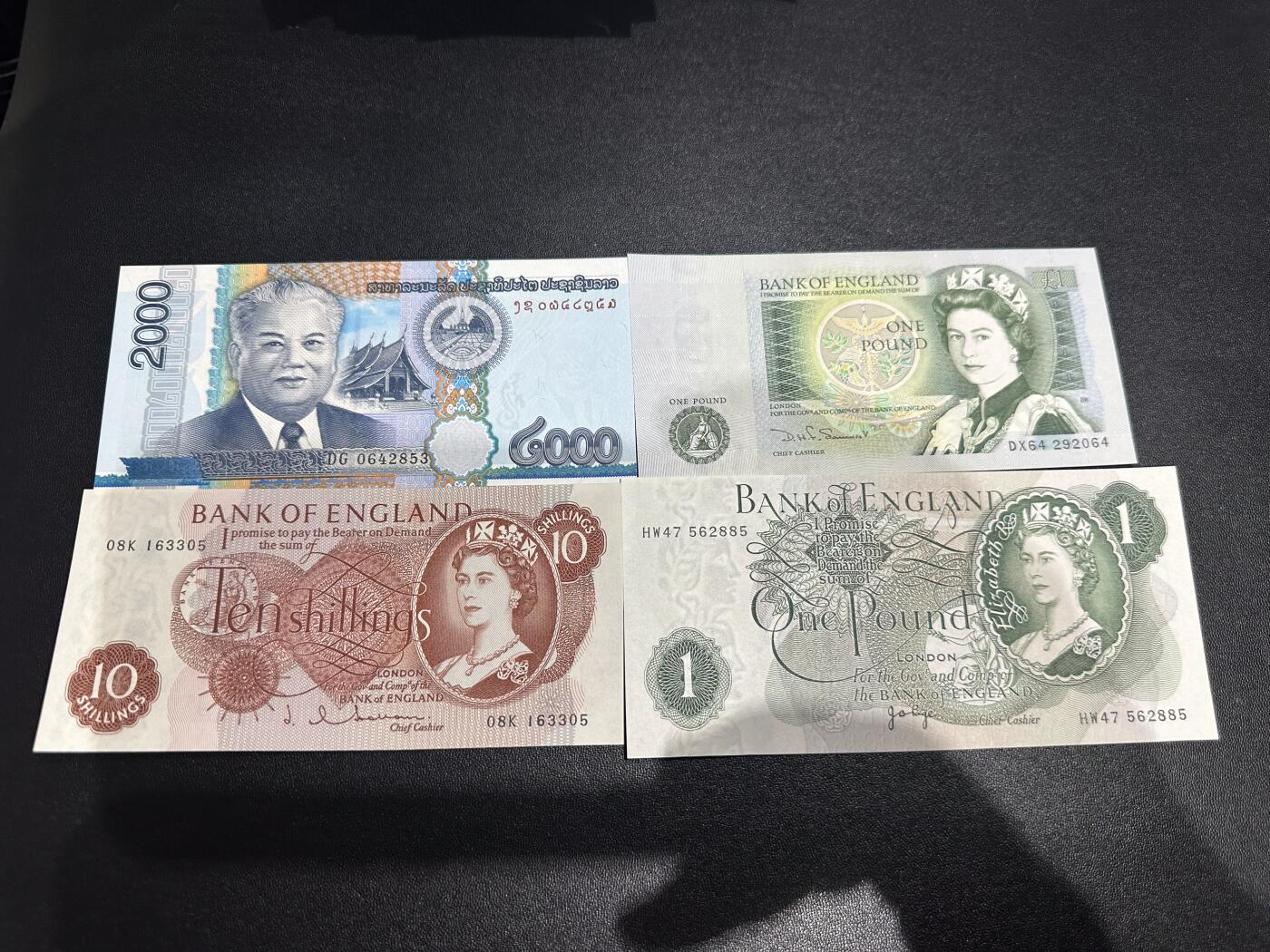 《外钞收藏家》第六百二十六期（精品场）（长期征集拍品、欢迎藏友们联系合作） 老挝2000+英国D序列1镑+C序列10先令和1镑 4张一起 全新UNC