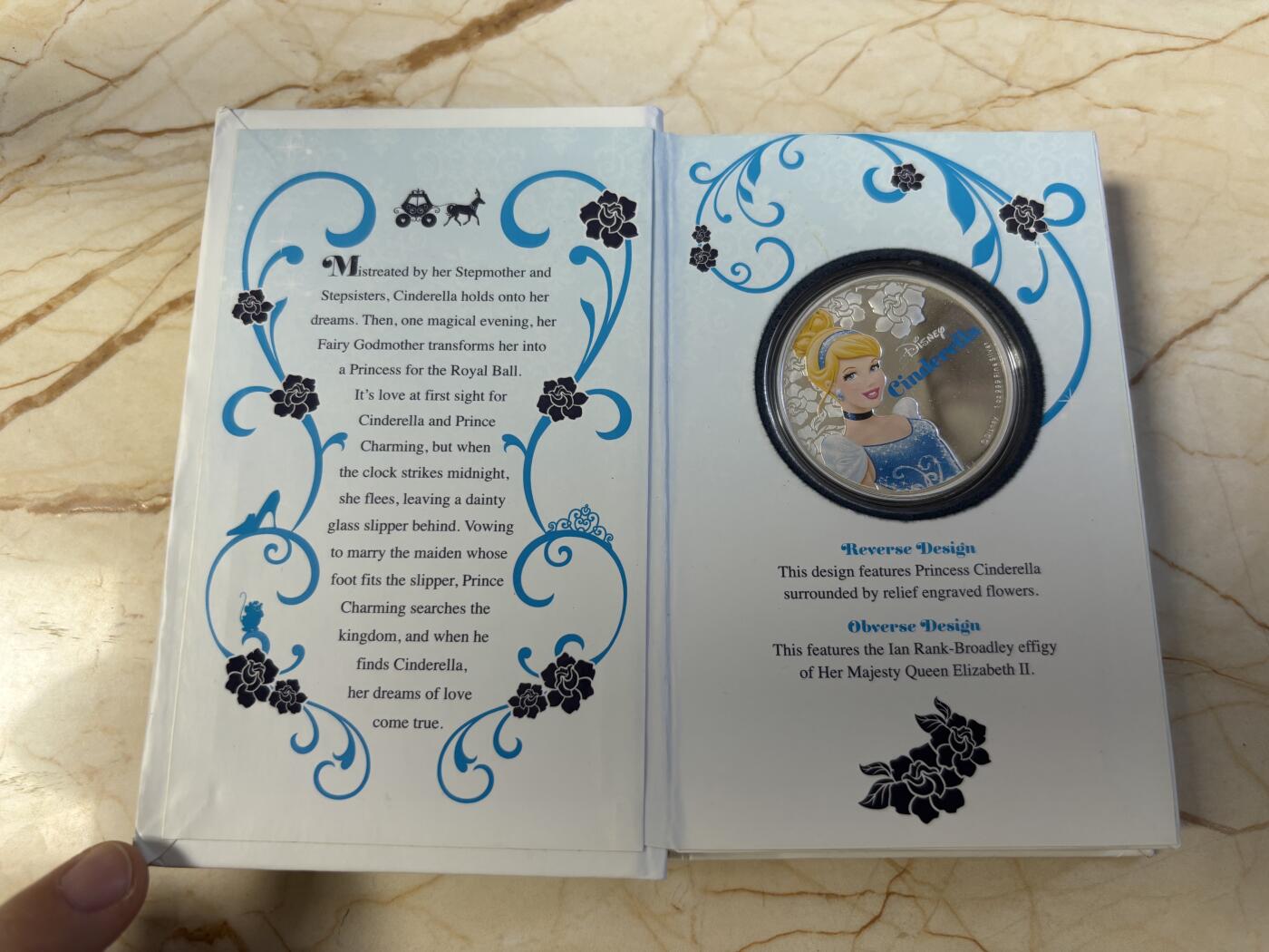 第197期拍卖 纽埃2015年迪士尼系列首枚灰姑娘公主彩色1盎司纪念银币，999银，发行10000枚