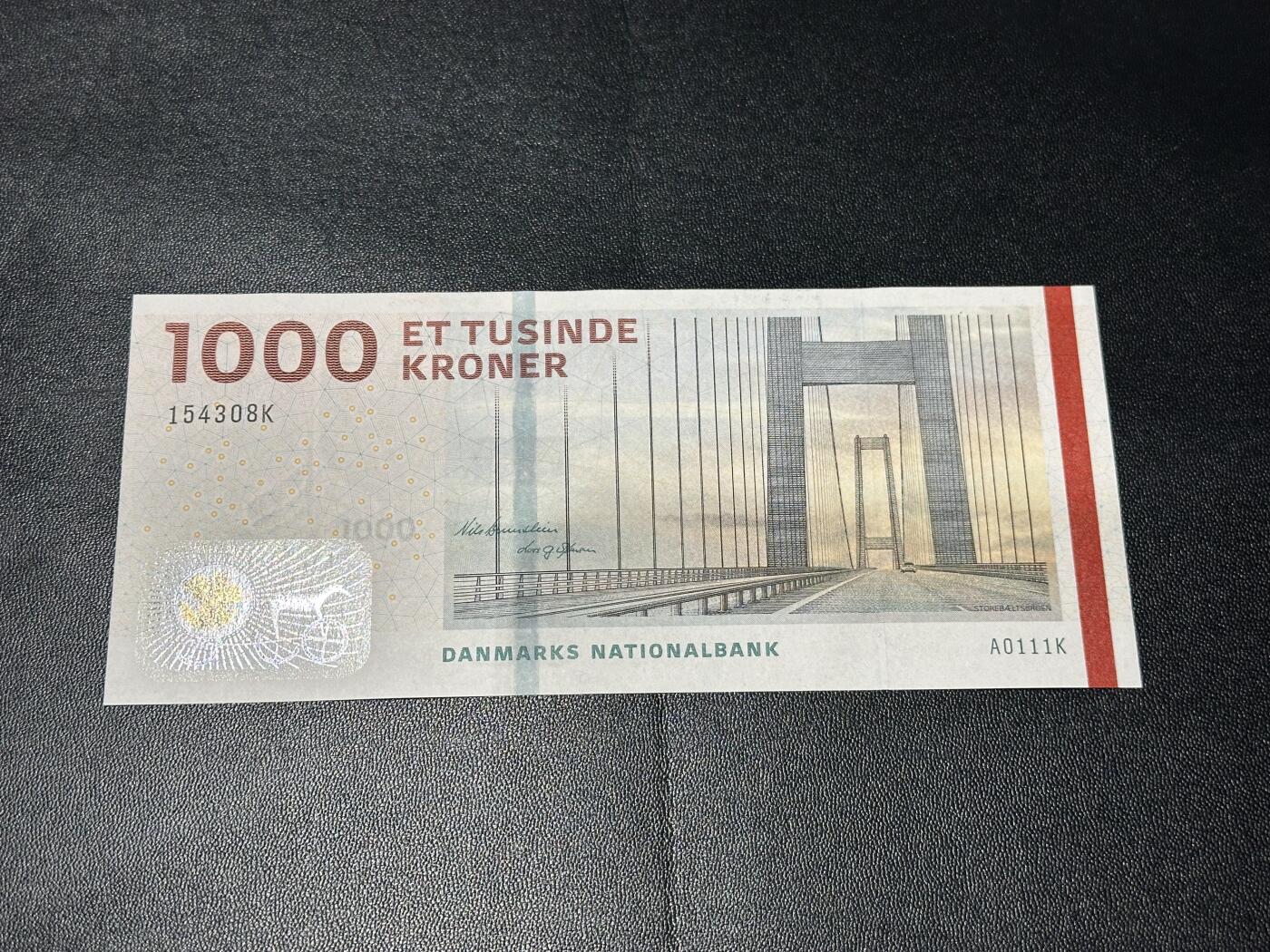 《外钞收藏家》第六百二十六期（精品场）（长期征集拍品、欢迎藏友们联系合作） 丹麦桥版1000克朗 全新UNC A0冠