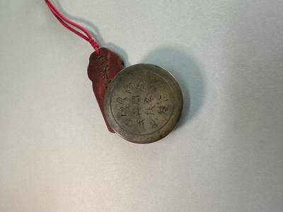 清代晚期 铜墨盒 圆形手工刻诗文 文房铜器 全品无修 直径5.6cm - 清代晚期 铜墨盒 圆形手工刻诗文 文房铜器 全品无修 直径5.6cm