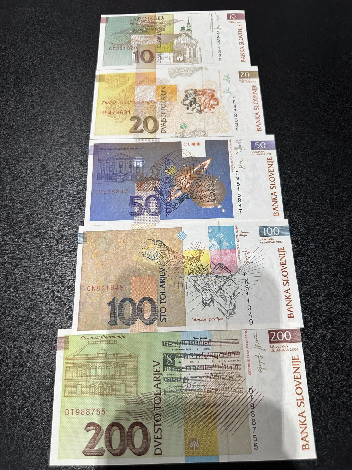 《外钞收藏家》第六百二十六期（精品场）（长期征集拍品、欢迎藏友们联系合作） 斯洛文尼亚1992-2004年10/20/50/100/200托拉尔5张（200是音乐题材纸币）	UNC