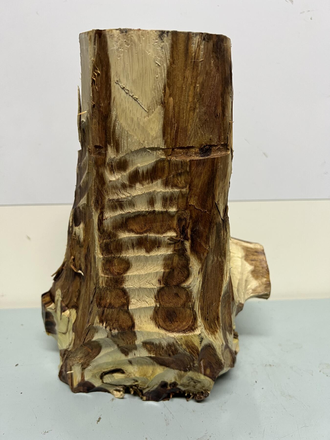 零元拍：  海南黄花梨紫梨大黑线树头，高油高密，重约4.6近。尺寸约90/260/145MM