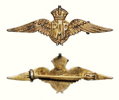 中贸圣佳2026四季・迎春拍卖会 六盈堂藏泉 钱币 证章 卡牌专场 - 英国皇家空军二战（RAF）飞行员金质勋章 长43.8mm