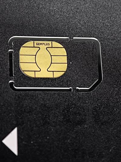 公藏第63期裸卡拍卖 香港手机新卡（自由2）一枚固卡品好。V手势代表胜利，自由的象征。