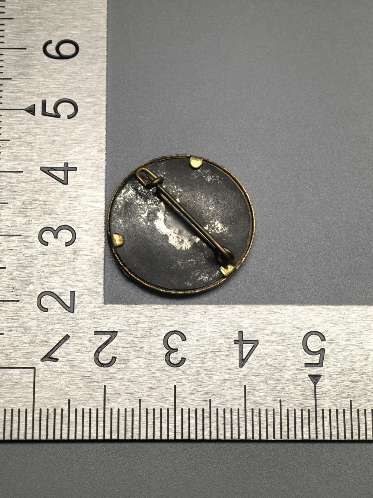 小驴勋章奖章收藏4月11日周六晚六点拍卖（珍爱和平，收藏战争，铭记历史，勿忘国耻，忠党爱国。有偿代拍，送拍规则在简介最后，参拍须阅读规则后再参拍，关系到运费包装发货时效真假辨别等关键信息，拍卖时不再发原图，看大图店主微信码在拍卖店铺介绍里）