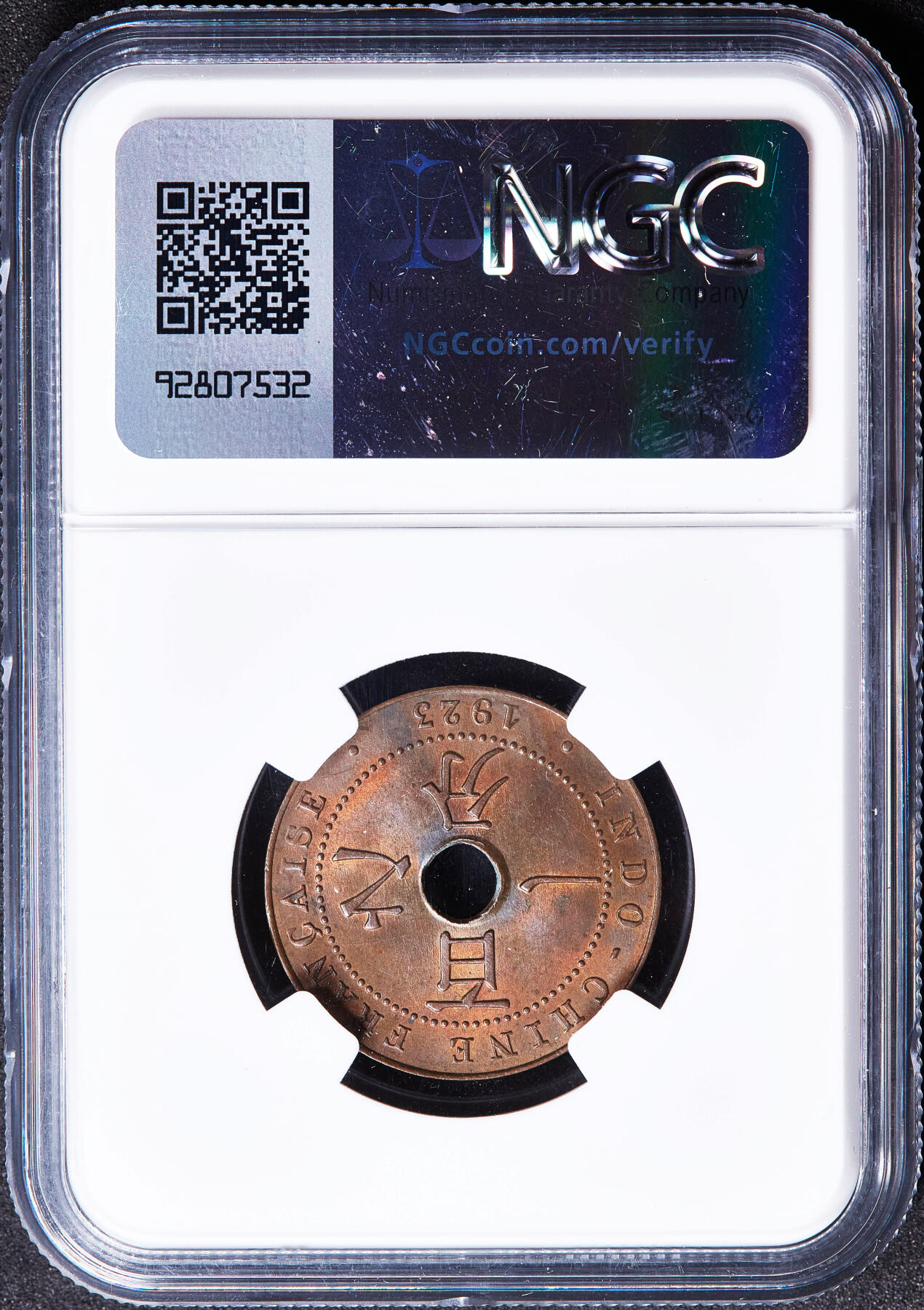 【俄甄集藏】满园春色-2026年(051)04-22星期三 晚 19:30 全场包邮 法属印度支那1923年A版中孔百分之一（1分）铜币，NGC MS64RB，原铜光，少见法国普瓦西造币厂版