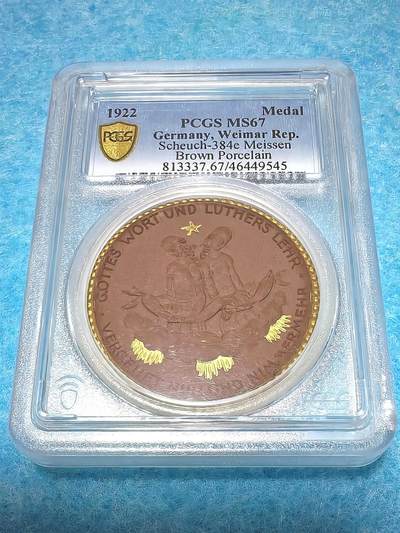 4月10日 🌏全球币章 - 珍品:1922年 德国（魏玛共和国·萨克森州）梅森皇家瓷厂《梅森-特里比施塔尔路德教堂》棕色手工描金瓷质纪念章 PCGS MS67（Scheuch-384e）PCGS加厚评级盒