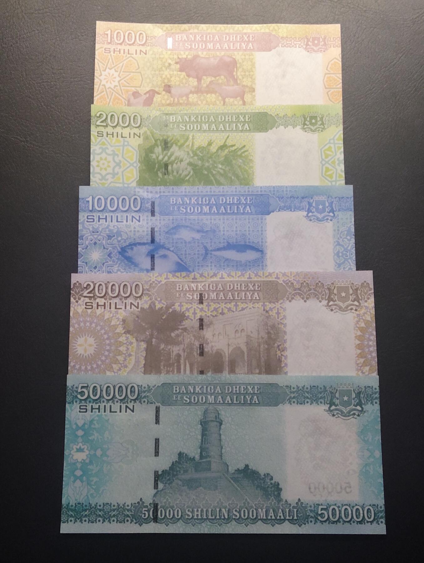 2026四月第二期，总第223期 索马里2010未发行版1000+2000+10000+20000+50000先令UNC套钞 苏丹代印但索马里没钱付印钞费所以就一直寄存在仓库里 苏丹内战爆发后被阿兵哥抢了仓库流落市场 真是东非的一对卧龙凤雏（哭笑不得）